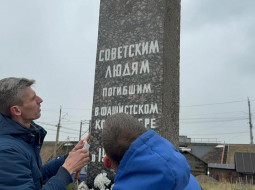 Гатчинский мемориал у мемориала жертвам фашизма