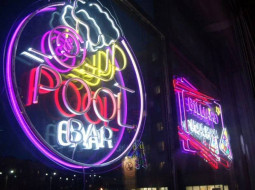 Pool & Bar
